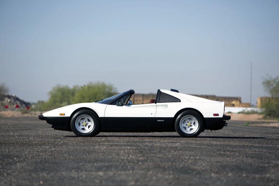  Ferrari 308 GTS Quattrovalvole 1982 года  (US) (фото 2 из 25)